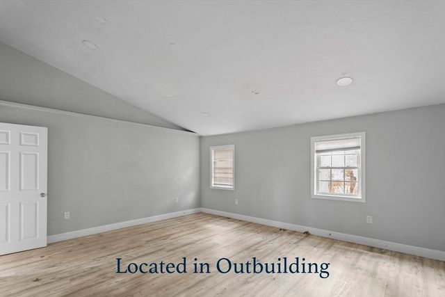32 Laurel Ln, Raynham, MA 02767