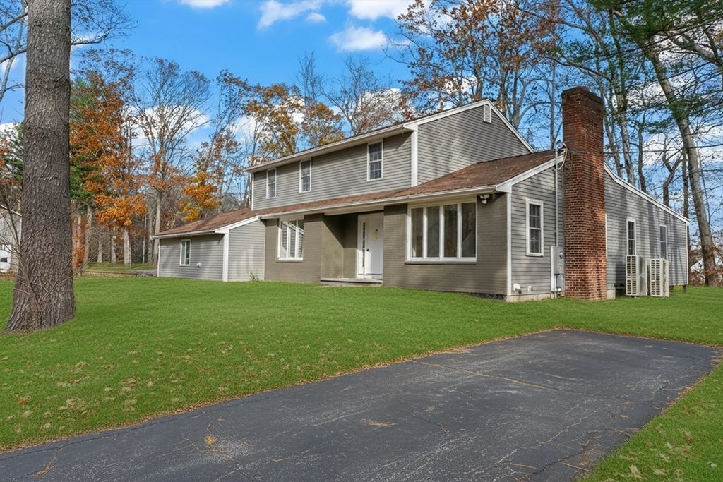 32 Laurel Ln, Raynham, MA 02767