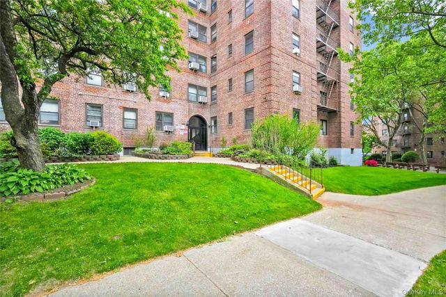 140-08 28th Road 1C, Flushing, NY 11354