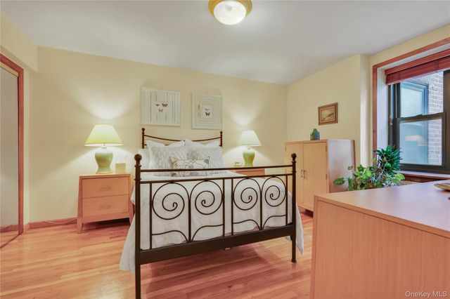140-08 28th Road 1C, Flushing, NY 11354