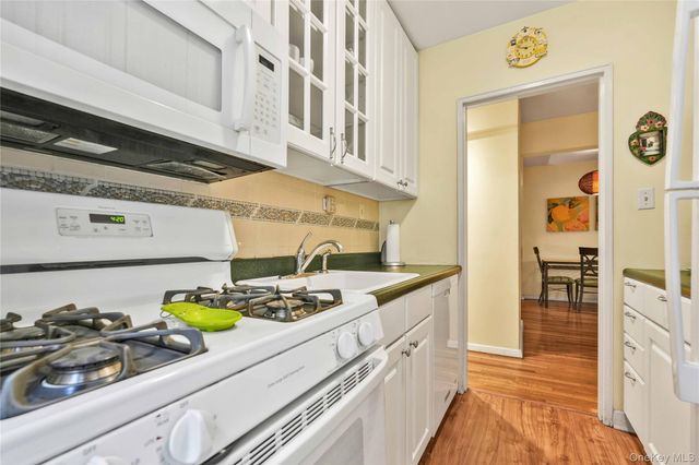 140-08 28th Road 1C, Flushing, NY 11354