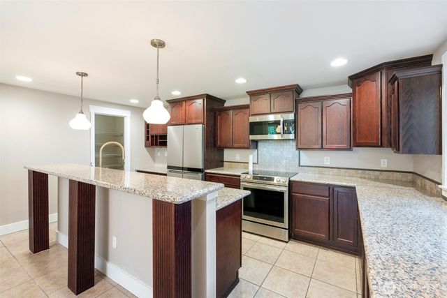 5633 Lake Saint Clair Drive SE, Olympia, WA 98513