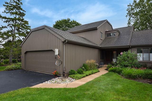 463 Woodview Road, Lake Barrington, IL 60010