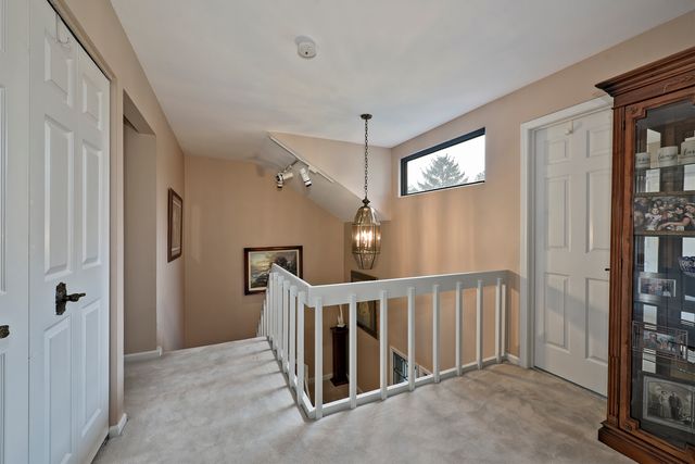 463 Woodview Road, Lake Barrington, IL 60010