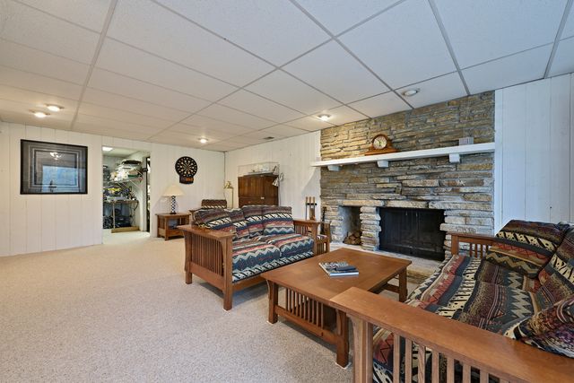463 Woodview Road, Lake Barrington, IL 60010