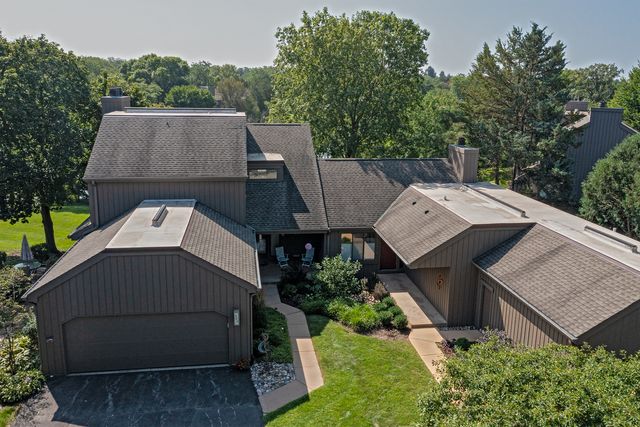 463 Woodview Road, Lake Barrington, IL 60010