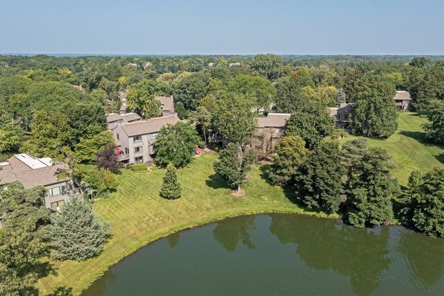 463 Woodview Road, Lake Barrington, IL 60010