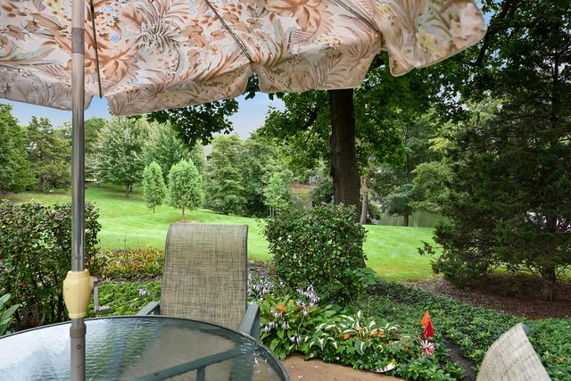 463 Woodview Road, Lake Barrington, IL 60010
