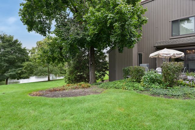 463 Woodview Road, Lake Barrington, IL 60010
