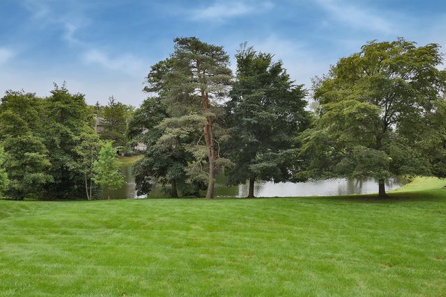 463 Woodview Road, Lake Barrington, IL 60010
