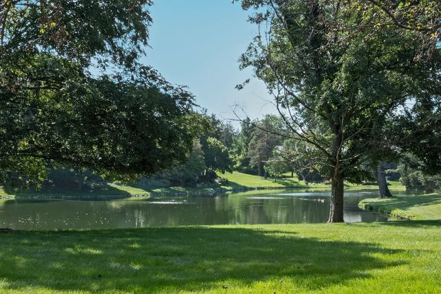 463 Woodview Road, Lake Barrington, IL 60010