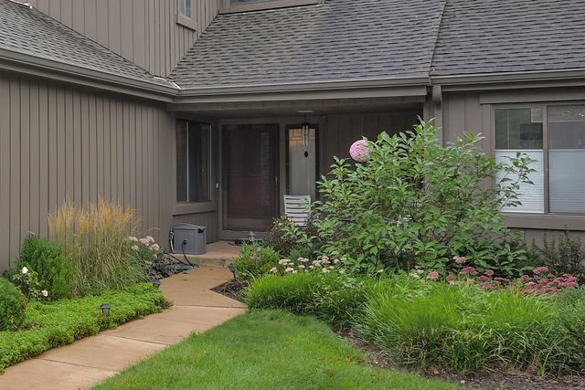 463 Woodview Road, Lake Barrington, IL 60010