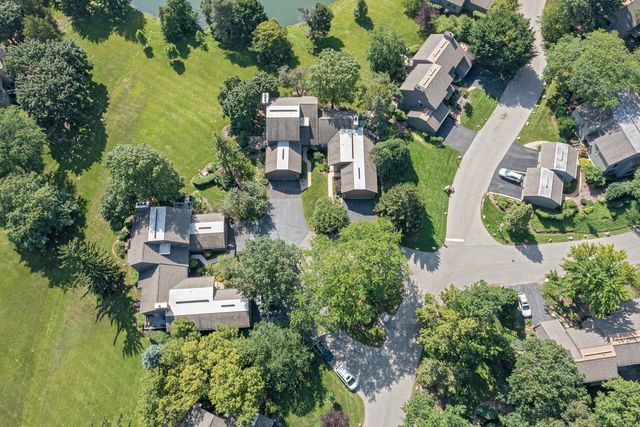 463 Woodview Road, Lake Barrington, IL 60010