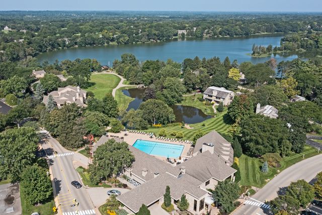 463 Woodview Road, Lake Barrington, IL 60010