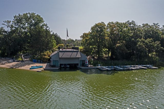 463 Woodview Road, Lake Barrington, IL 60010