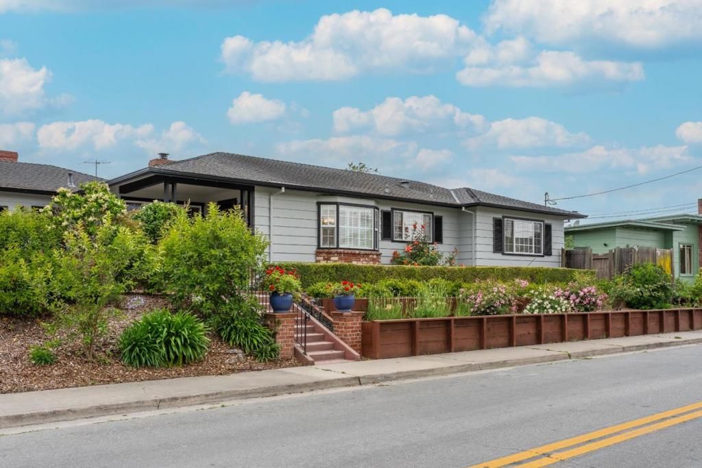 Image 3 of property listing at 207 Rogers Avenue, Watsonville, CA 95076