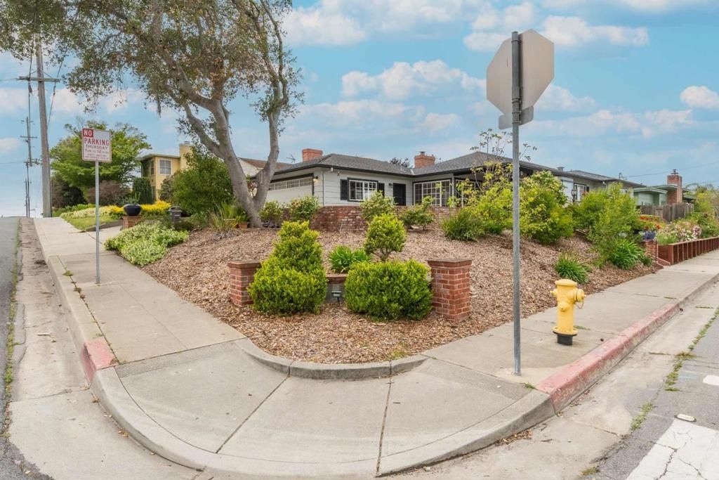 Image 4 of property listing at 207 Rogers Avenue, Watsonville, CA 95076