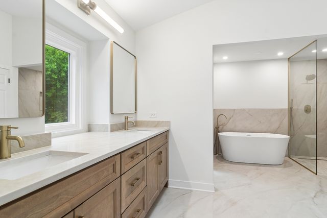 4124 N Harvard Avenue, Arlington Heights, IL 60004