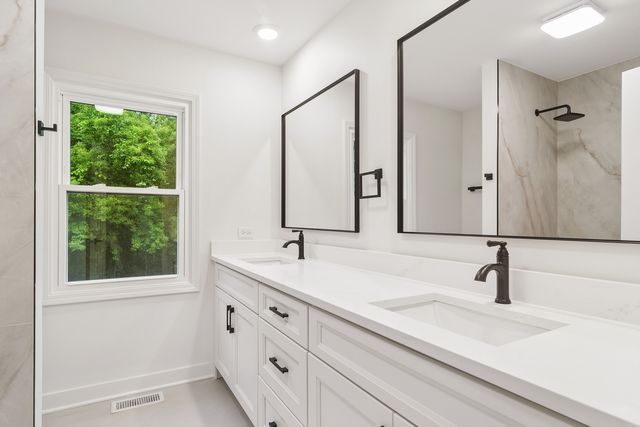 4124 N Harvard Avenue, Arlington Heights, IL 60004