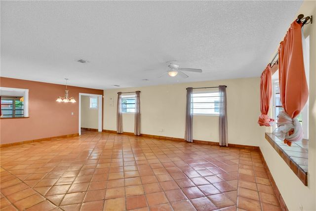 3245 2nd Place, Vero Beach, FL 32968