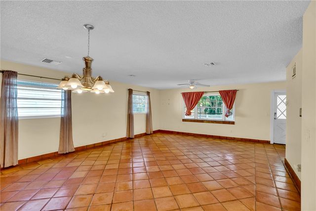 3245 2nd Place, Vero Beach, FL 32968
