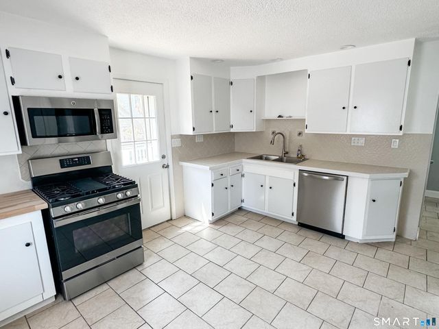 439 Henry Ave Extension, Stratford, CT 06614