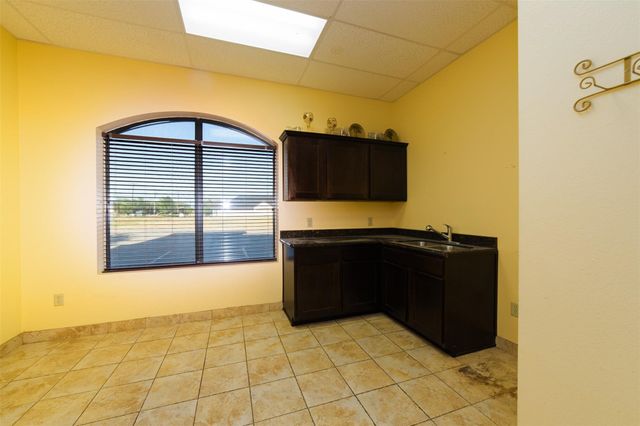 720 W Nathan Lowe Road, Arlington, TX 76017