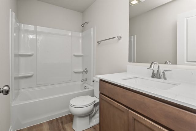 4310 Grover Woods Lane, Des Moines, IA 50317