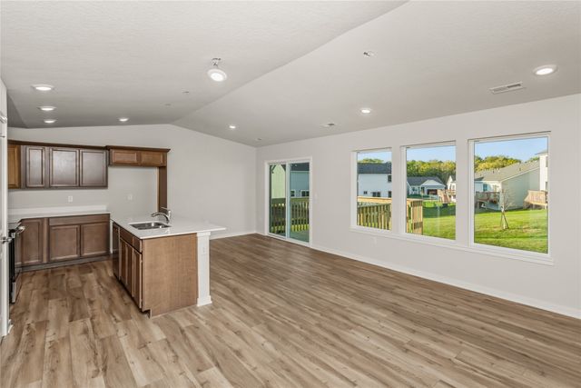 4310 Grover Woods Lane, Des Moines, IA 50317