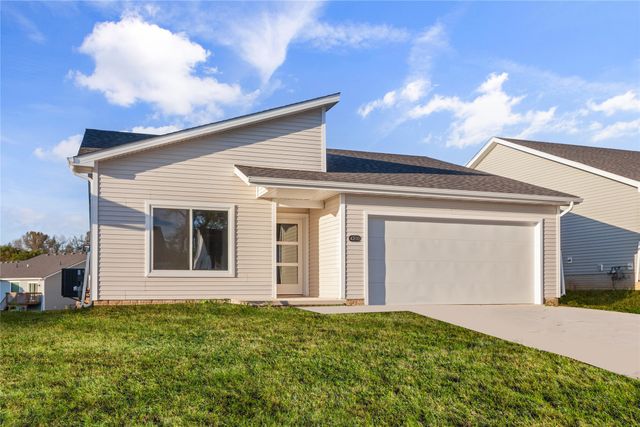 4310 Grover Woods Lane, Des Moines, IA 50317