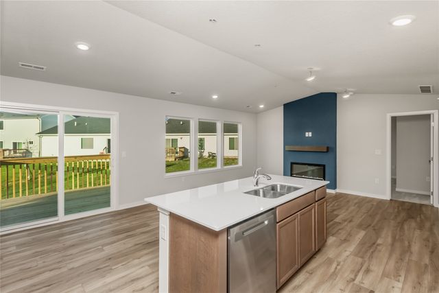 4310 Grover Woods Lane, Des Moines, IA 50317