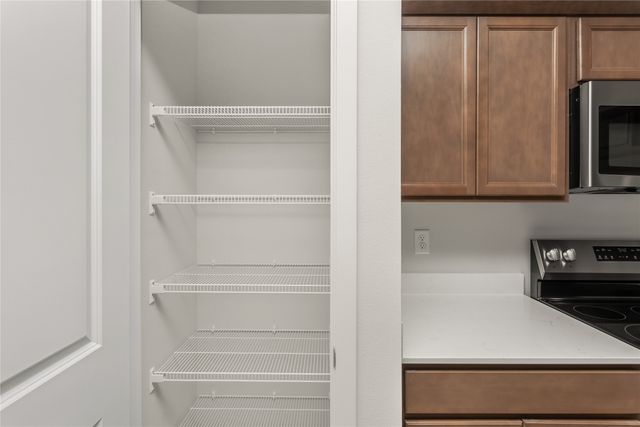 4310 Grover Woods Lane, Des Moines, IA 50317