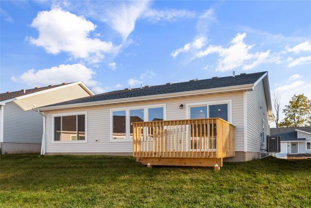 4310 Grover Woods Lane, Des Moines, IA 50317