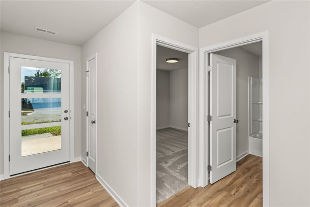 4310 Grover Woods Lane, Des Moines, IA 50317