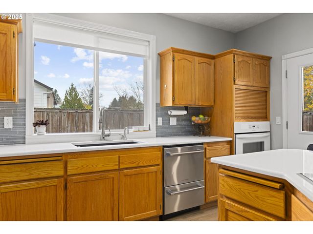 1249 Se WILLIAMS Ave, Gresham, OR 97080