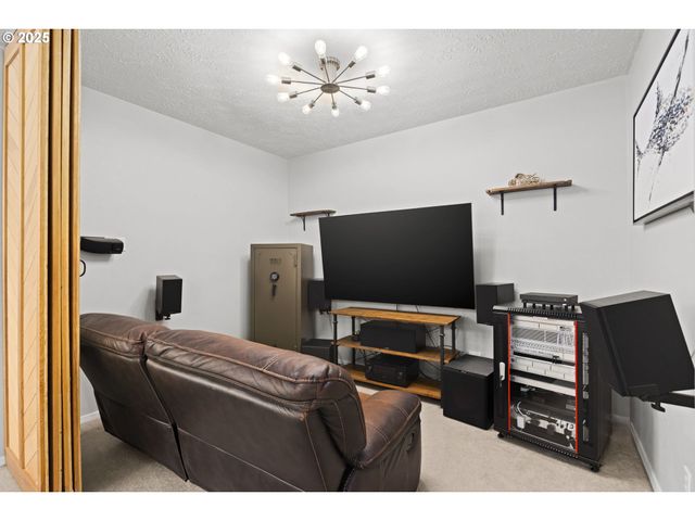 1249 Se WILLIAMS Ave, Gresham, OR 97080