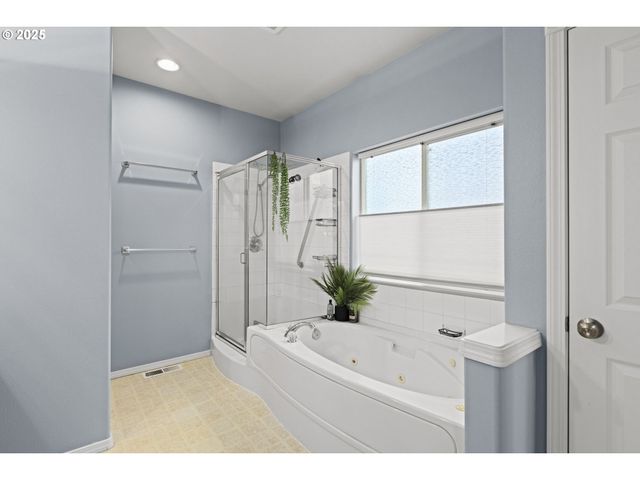 1249 Se WILLIAMS Ave, Gresham, OR 97080