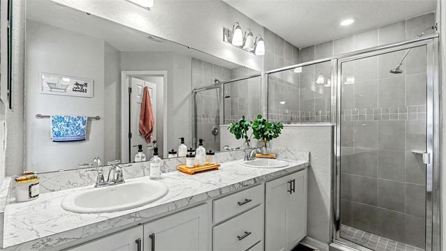 2025 HARVEST LANDING CIRCLE, Lakeland, FL 33810