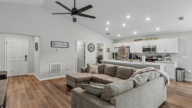 2025 HARVEST LANDING CIRCLE, Lakeland, FL 33810