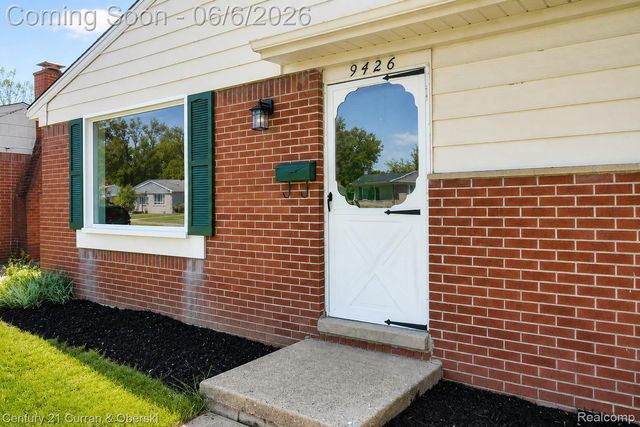 9426 Chamberlain Street, Romulus, MI 48174