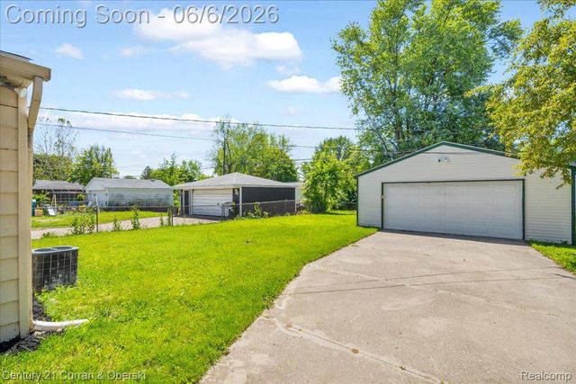 9426 Chamberlain Street, Romulus, MI 48174