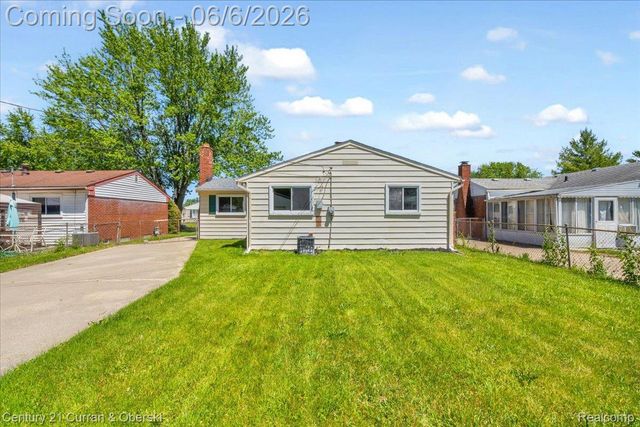 9426 Chamberlain Street, Romulus, MI 48174