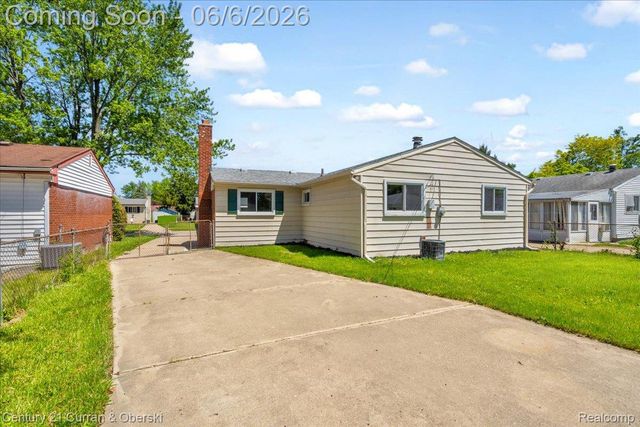 9426 Chamberlain Street, Romulus, MI 48174