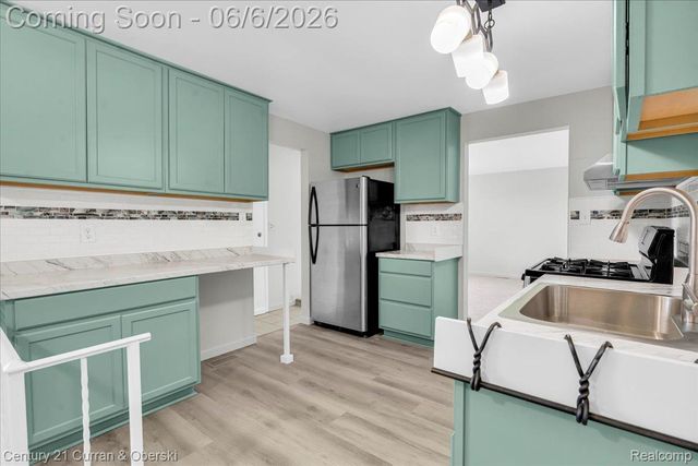 9426 Chamberlain Street, Romulus, MI 48174
