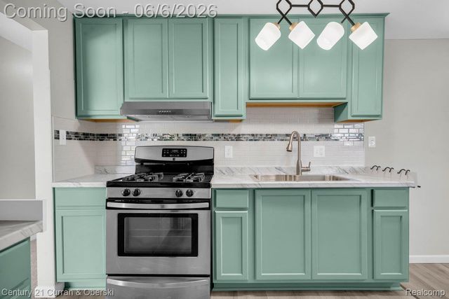 9426 Chamberlain Street, Romulus, MI 48174