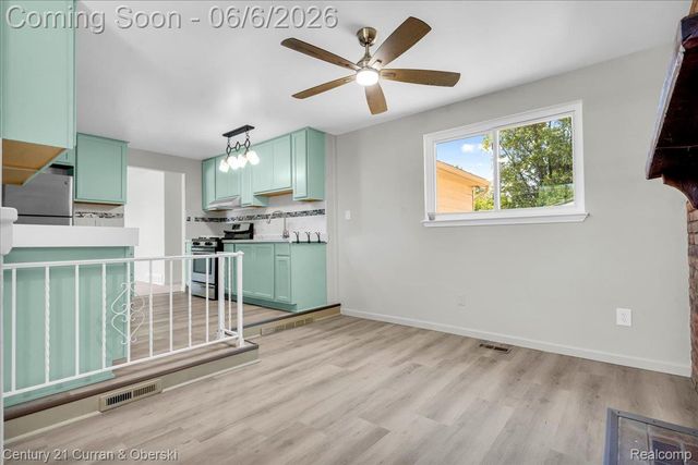 9426 Chamberlain Street, Romulus, MI 48174