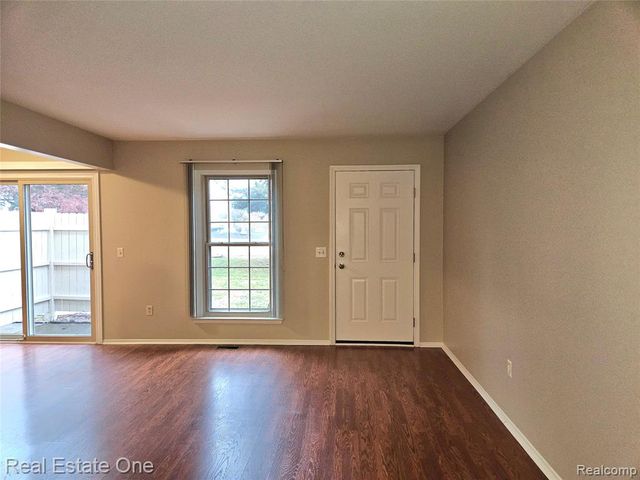 1375 Lake Ridge Court 78, Waterford, MI 48327