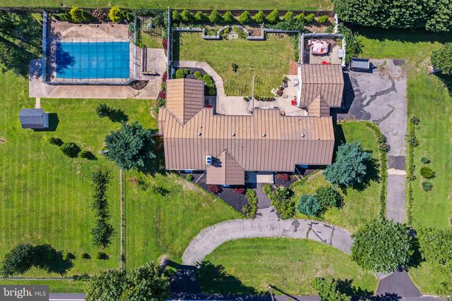 2245 E LANDIS AVE, Vineland, NJ 08361