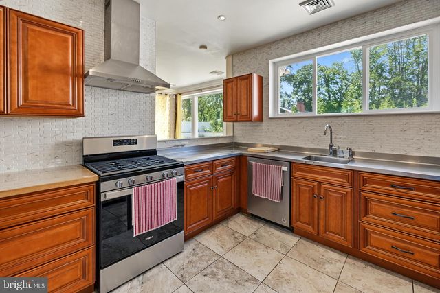 2245 E LANDIS AVE, Vineland, NJ 08361