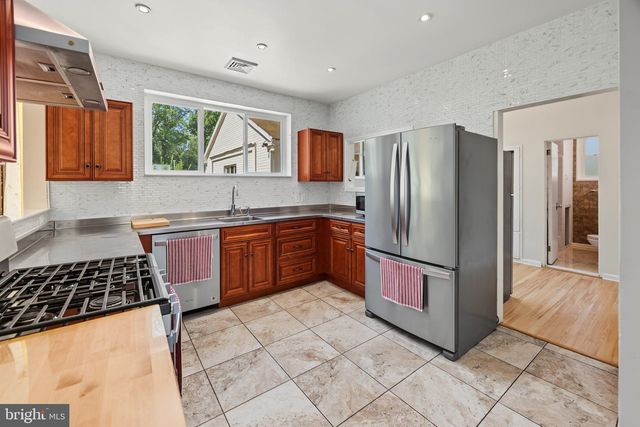 2245 E LANDIS AVE, Vineland, NJ 08361